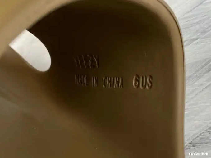 FV8425 Slide Adidas Yeezy Earth Brown 0526